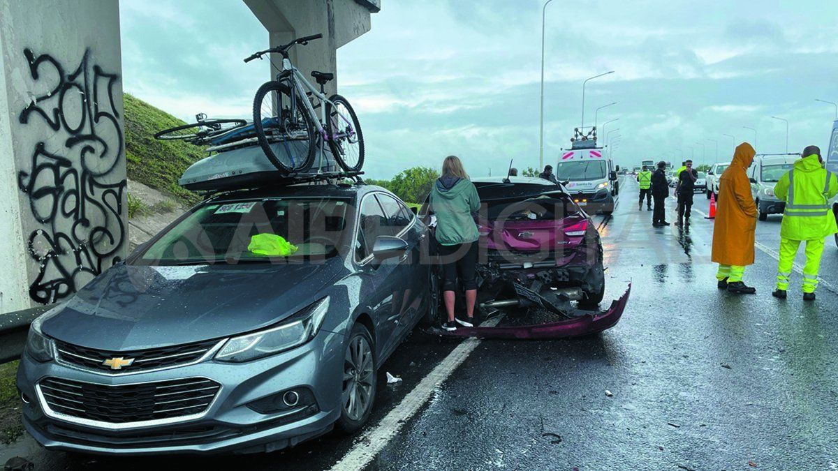 Los Chevrolet Cruze pararon y fueron embestidos. 