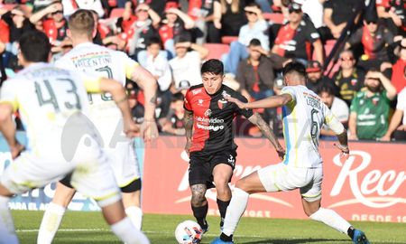 Adrián Marini planea sacar a Facundo Farías y a Paolo Goltz del equipo titular de Colón para recibir el domingo a Boca Juniors. Adrián Marini planea sacar a Facundo Farías y a Paolo Goltz del equipo titular de Colón para recibir el domingo a Boca Juniors.