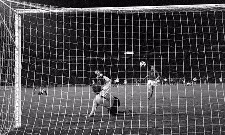 Los últimos controles de Covid-19 realizados a Panenka, de 71 años, resultaron negativos pero aclaró que aún tiene pulmonía. Los últimos controles de Covid-19 realizados a Panenka, de 71 años, resultaron negativos pero aclaró que aún tiene pulmonía.