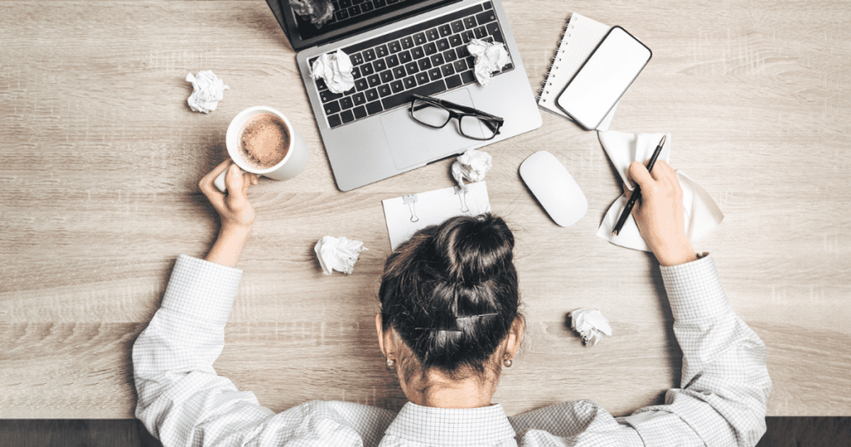 El trabajo inmaterial es una fuente de burnout ya que la propia existencia del trabajador se vuelca al trabajo. El trabajo inmaterial es una fuente de burnout ya que la propia existencia del trabajador se vuelca al trabajo.