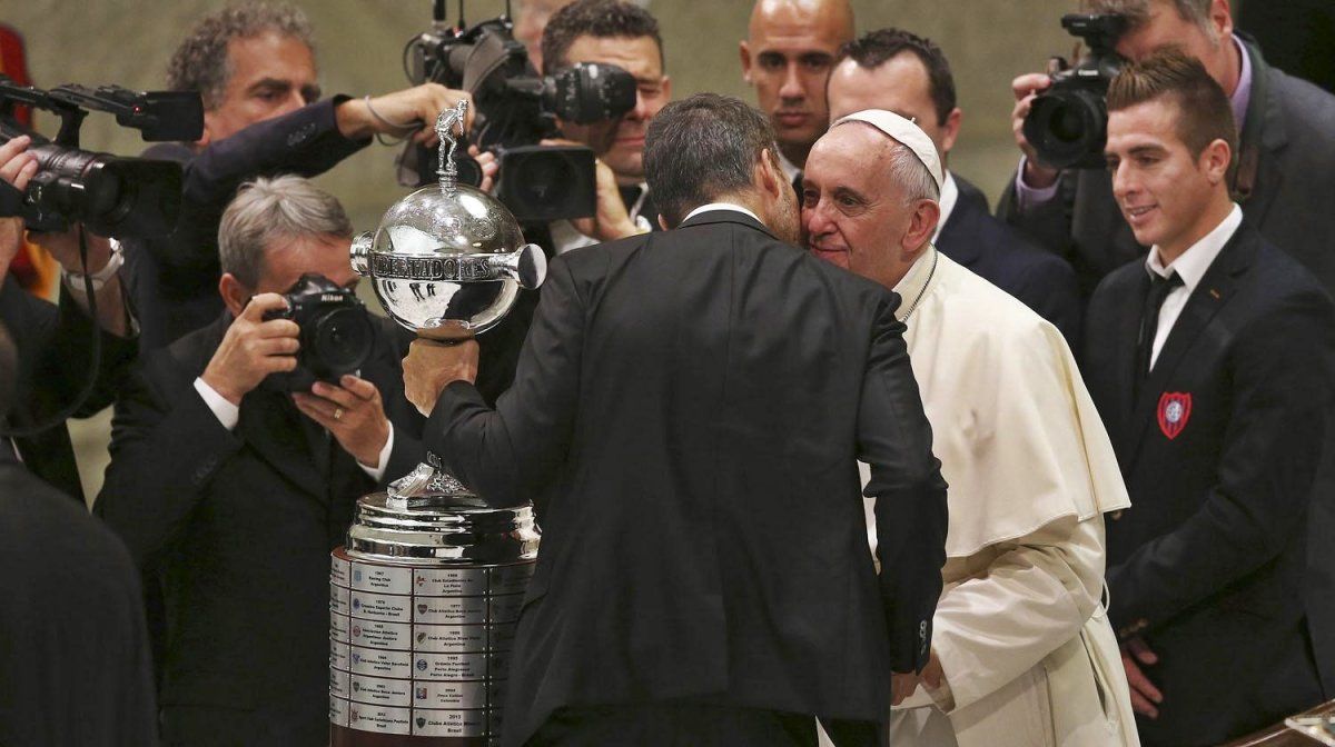El día que el papa Francisco recibió a San Lorenzo con la Copa Libertadores de América en el Vaticano.