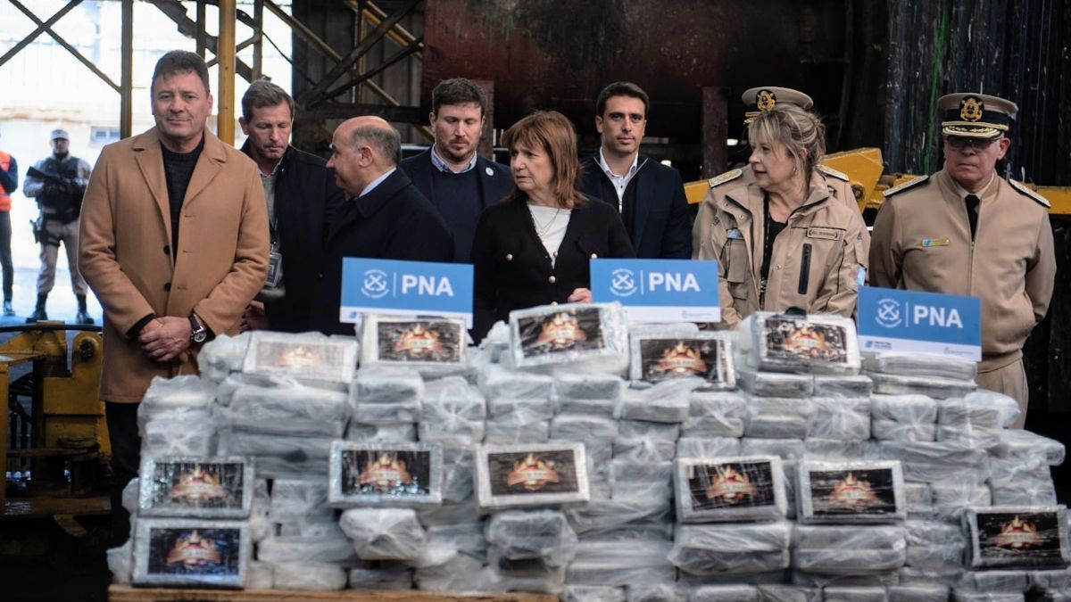 Patricia Bullrich encabezó la quema de casi media tonelada de cocaína en San Lorenzo
