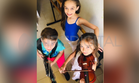 Las mellizas Alma y Eleonora, junto con su hermano mayor Bruno: danza clásica, violín y fagot Las mellizas Alma y Eleonora, junto con su hermano mayor Bruno: danza clásica, violín y fagot