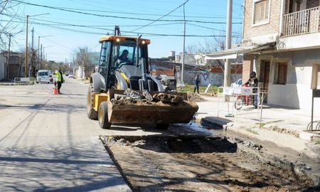 Se presentaron dos ofertas para la segunda etapa del plan de reconstrucción de la carpeta asfáltica para distintos barrios de la ciudad Santa Fe. Se presentaron dos ofertas para la segunda etapa del plan de reconstrucción de la carpeta asfáltica para distintos barrios de la ciudad Santa Fe.