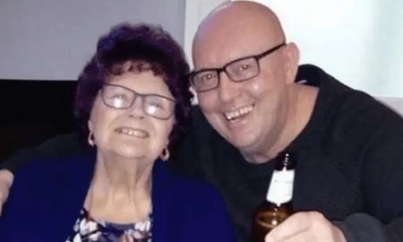 Dorothy Wakefield y Mark, una mujer de 79 años y su hijo, de 53, murieron por coronavirus con solo siete horas de diferencia entre ambos Dorothy Wakefield y Mark, una mujer de 79 años y su hijo, de 53, murieron por coronavirus con solo siete horas de diferencia entre ambos