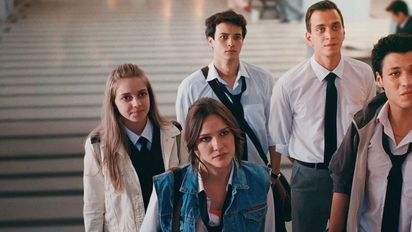 La serie turca de Netflix que mezcla drama, humor y amor adolescente en los 90