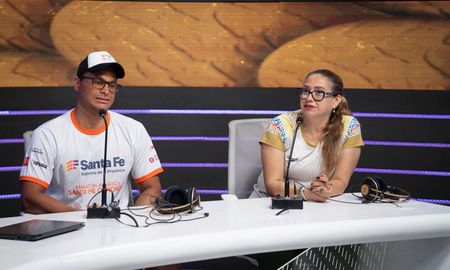 El nadador David Carrillo Rozo visitó los estudios de AIRE junto a su pareja Yeimy Pinto. El nadador David Carrillo Rozo visitó los estudios de AIRE junto a su pareja Yeimy Pinto.