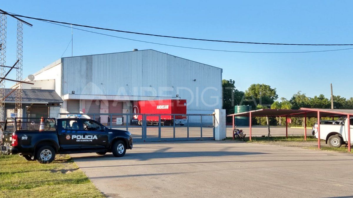 A las 5.30 se vio ingresar al galpón de Andreani a uno de los grandes camiones que trasladan la vacuna.&nbsp;