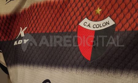 El Club Atlético Colón yapuso a la venta su nueva camiseta. El Club Atlético Colón yapuso a la venta su nueva camiseta.