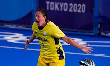Belén Succi, arquera de Las Leonas, no pudo ocultar su emoción luego de la clasificación a los Juegos Olímpicos de Tokio. Belén Succi, arquera de Las Leonas, no pudo ocultar su emoción luego de la clasificación a los Juegos Olímpicos de Tokio.