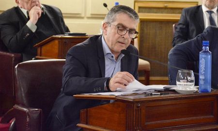 El senador justicialista Armando Traferri en la sesión del cuerpo legislativo. El senador justicialista Armando Traferri en la sesión del cuerpo legislativo.