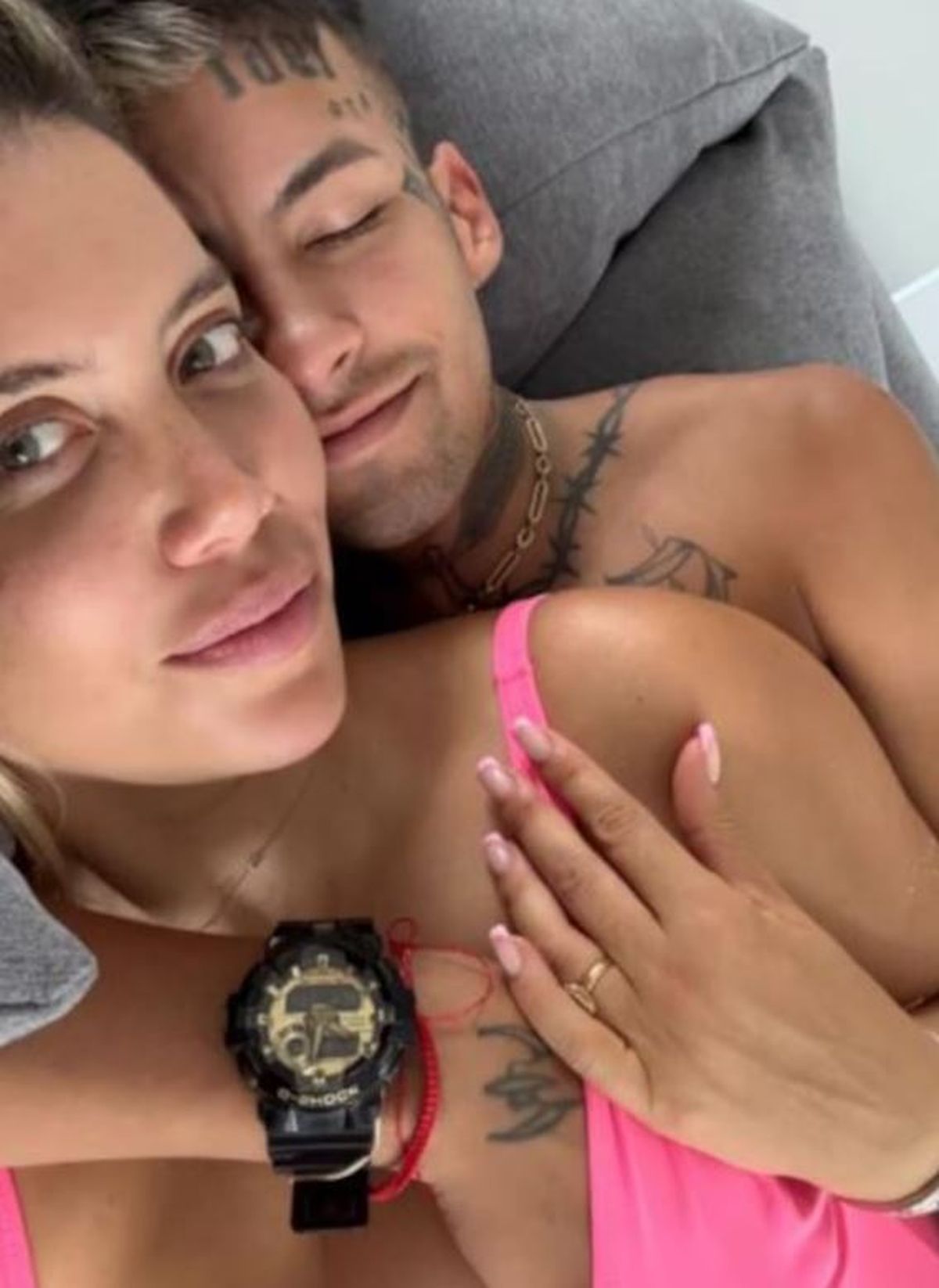 L-Gante le tocó un seno a Wanda Nara y lo subió a las redes. L-Gante le tocó un seno a Wanda Nara y lo subió a las redes.