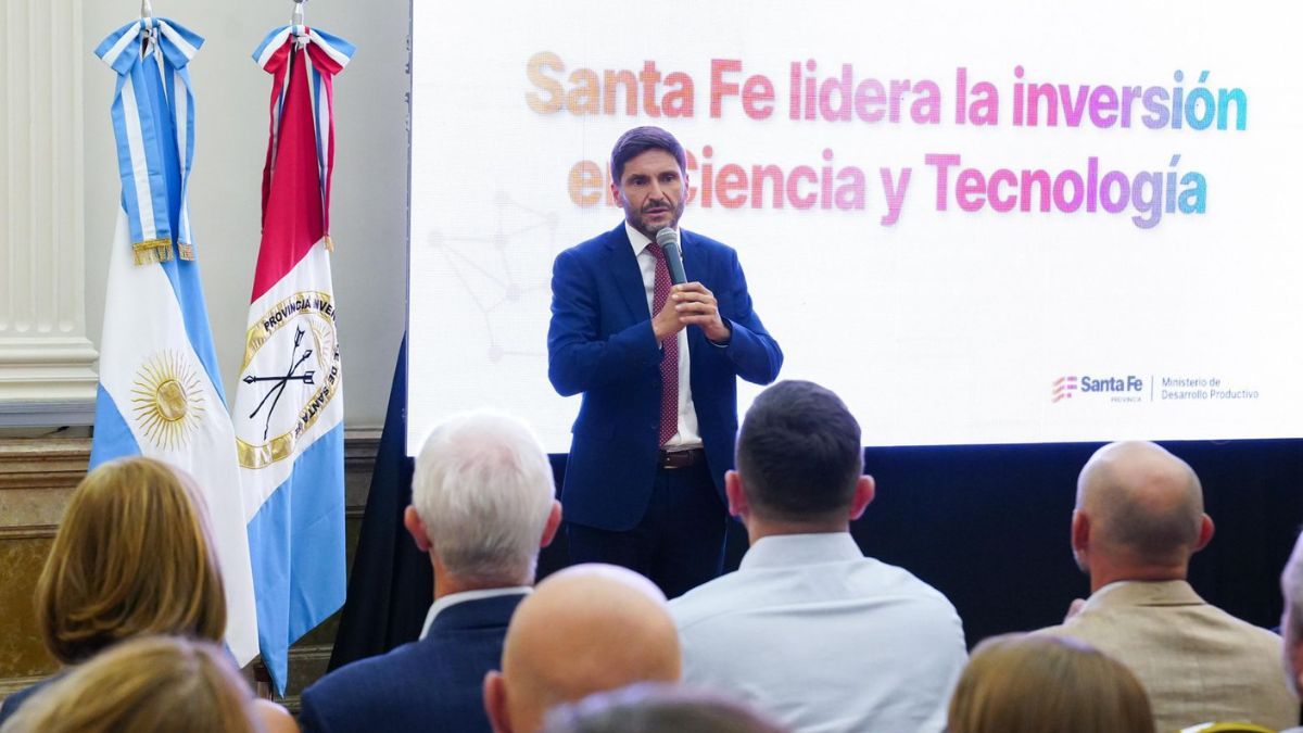 Maximiliano Pullaro entregó certificados a 96 proyectos seleccionados en la convocatoria Investigación Orientada 2025.