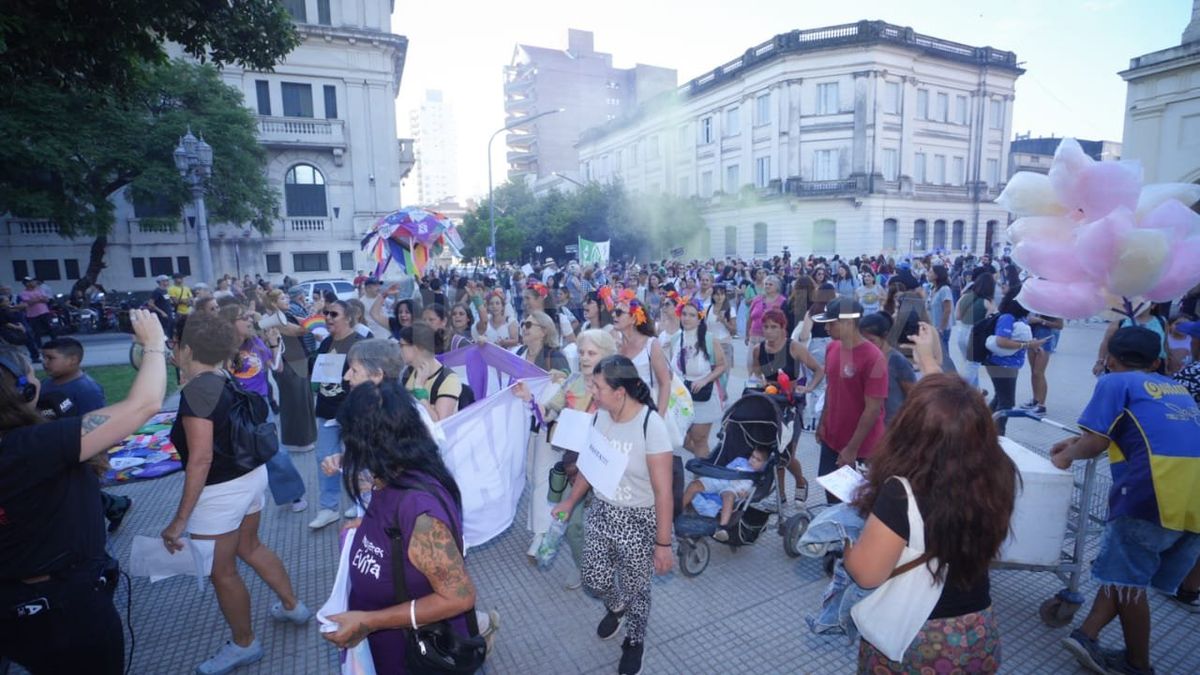 Marcha por el Día Internacional de la Mujer Trabajadora en Santa Fe. Marcha por el Día Internacional de la Mujer Trabajadora en Santa Fe.