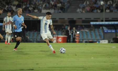 Thiago Almada marcó un golazo para la victoria de Argentina por 1 a 0 ante Uruguay. Thiago Almada marcó un golazo para la victoria de Argentina por 1 a 0 ante Uruguay.