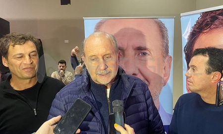 La lista Elijo Hacer, que participará de las primarias, abiertas, simultáneas y obligatorias dentro del frente Juntos Avancemos, cerró su campaña electoral este martes en la ciudad de Santa Fe. La lista Elijo Hacer, que participará de las primarias, abiertas, simultáneas y obligatorias dentro del frente Juntos Avancemos, cerró su campaña electoral este martes en la ciudad de Santa Fe.
