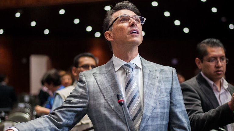 Le envío unas palabras a Sergio Mayer.