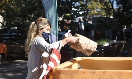 sigue el ecocanje: se cambian materiales reciclables por plantines sigue el ecocanje: se cambian materiales reciclables por plantines