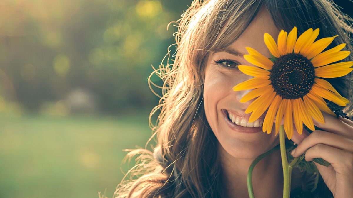 Cuando la persona se enamora la dopamina, oxitocina y adrenalina se mezclan en una receta que nos hace sentir eufóricos, irracionales y, a veces, sordos ante cualquier advertencia. Cuando la persona se enamora la dopamina, oxitocina y adrenalina se mezclan en una receta que nos hace sentir eufóricos, irracionales y, a veces, sordos ante cualquier advertencia.