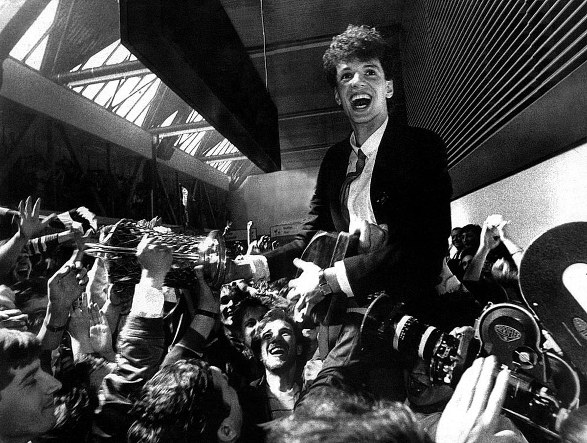 Así recibieron a Drazen Petrovic en el aeropuerto de Zagreb tras consagrarse campeón de Europa en 1985 con el Cibona. En la Euroliga, el Genio de Sibenik anotó en total 1018 puntos en 30 partidos (33,9 por juego). Así recibieron a Drazen Petrovic en el aeropuerto de Zagreb tras consagrarse campeón de Europa en 1985 con el Cibona. En la Euroliga, el Genio de Sibenik anotó en total 1018 puntos en 30 partidos (33,9 por juego).