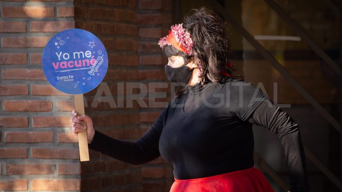 Con intervenciones artísticas, se desarrolló la primera jornada de vacunación de adolescentes con comorbilidades en el Alassia. 