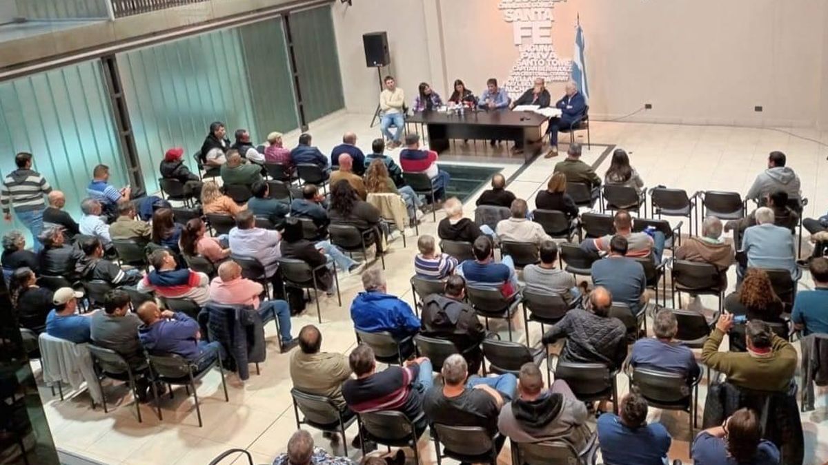 Festram convocó a un plenario de secretarios generales para el miércoles 7 de febrero para definir los pasos a seguir si no se adelanta la convocatoria a la paritaria municipal. Festram convocó a un plenario de secretarios generales para el miércoles 7 de febrero para definir los pasos a seguir si no se adelanta la convocatoria a la paritaria municipal.