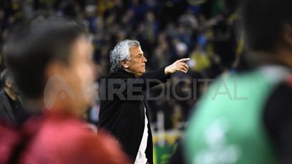 Qué clase de refuerzos busca Colón de Santa Fe a pedido de Pipo Gorosito