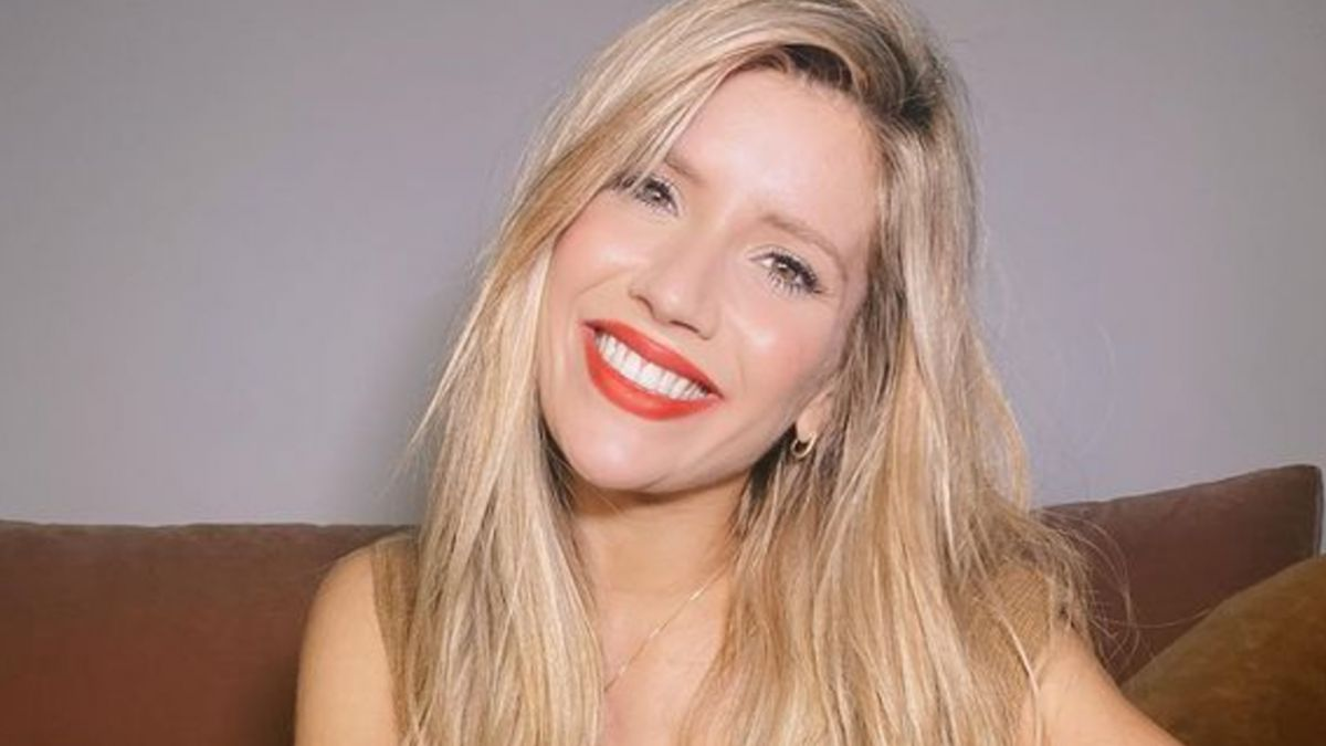 Laurita Fernández inauguro la temporada de verano con una bikini floreada