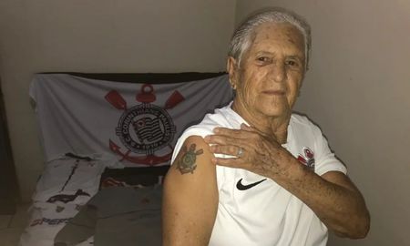 La abuela de 80 años que se hizo su primer tatuaje: el de su equipo de fútbol