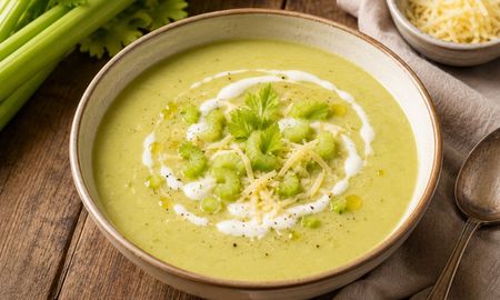 receta facil de sopa de apio con queso y yogur: cremosa, liviana y muy rendidora receta facil de sopa de apio con queso y yogur: cremosa, liviana y muy rendidora