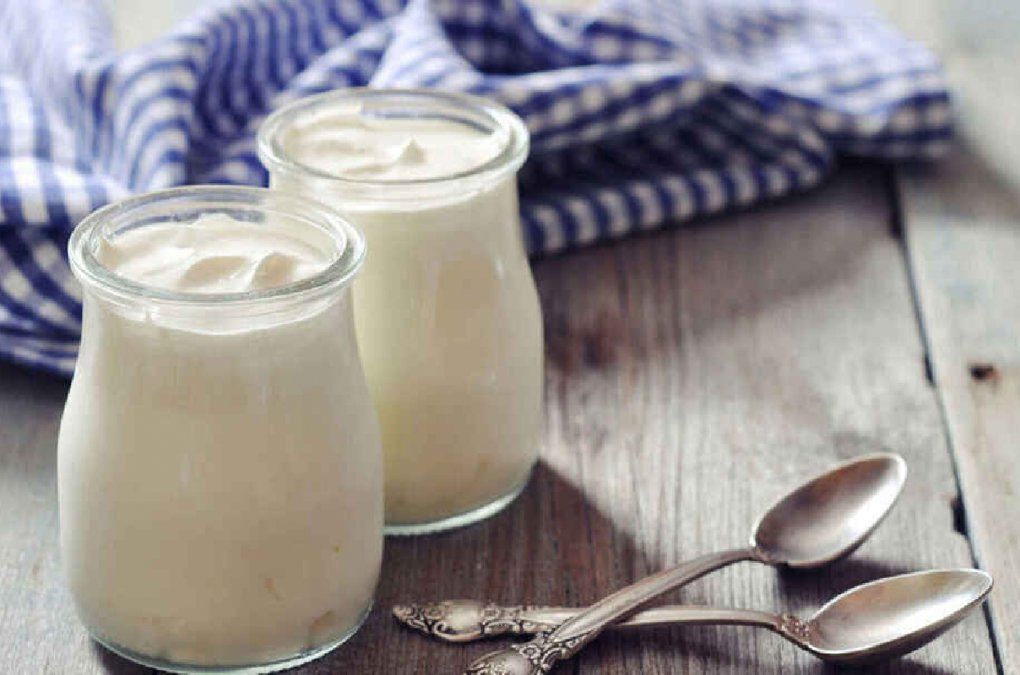 Yogur natural: un ingrediente ideal para hacer las comidas más saludables