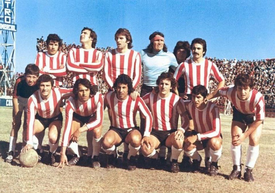 Formación del año 1975. Ganó las primeras cinco fechas