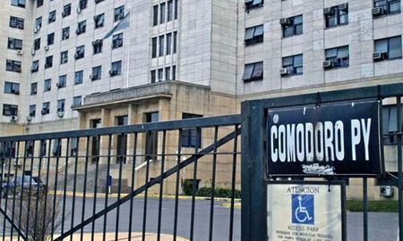 En la zona se espera la llegada de grupos de militantes y de distintas organizaciones sociales, políticas y sindicales para respaldar a la vicepresidenta. En la zona se espera la llegada de grupos de militantes y de distintas organizaciones sociales, políticas y sindicales para respaldar a la vicepresidenta.