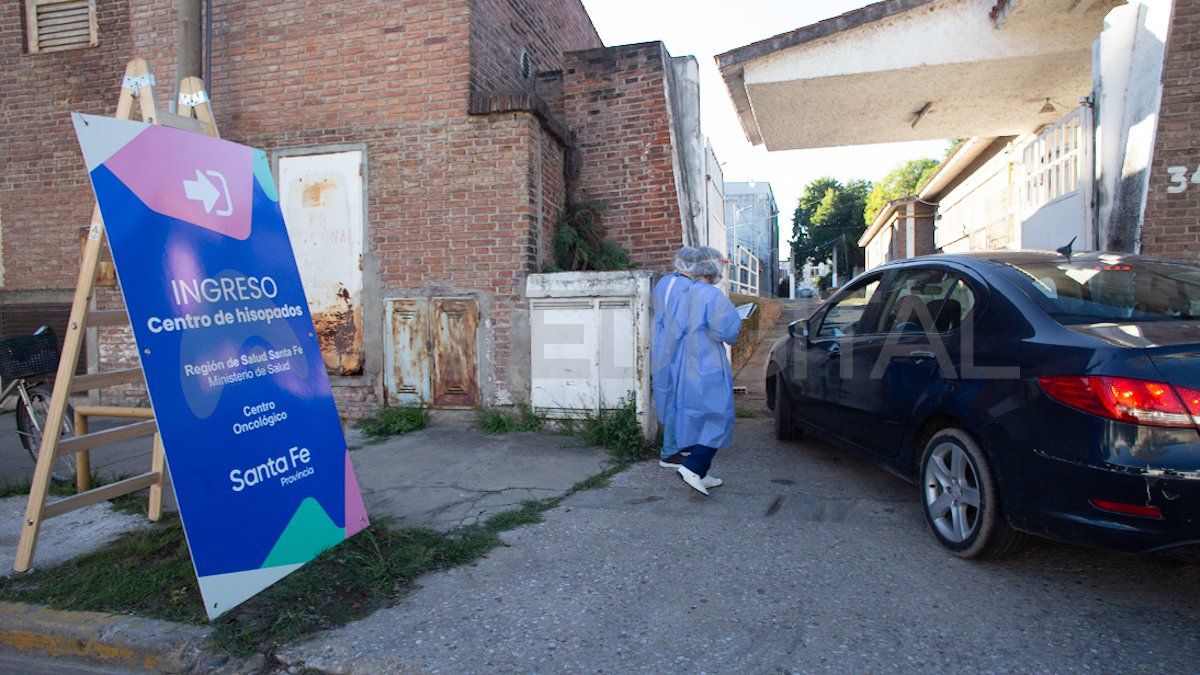 El hospital viejo Iturraspe funciona como centro de vacunación, testeo y atención covid y no covid. 