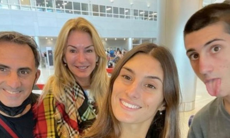Yanina Latorre y toda su familia fueron inmunizados en Miami. La panelista mostró en Instagram el proceso: Hay que bajar un código, sacar una cita y listo. Yanina Latorre y toda su familia fueron inmunizados en Miami. La panelista mostró en Instagram el proceso: Hay que bajar un código, sacar una cita y listo.