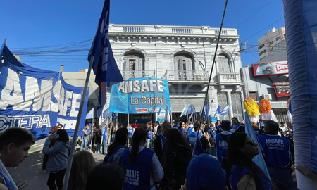 Amsafé denunció que hubo descuentos en los recibos de sueldo docentes sin previo aviso. Amsafé denunció que hubo descuentos en los recibos de sueldo docentes sin previo aviso.