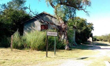 La localidad se encuentra en la vera de la ruta 38, pasando Capilla del Monte. La localidad se encuentra en la vera de la ruta 38, pasando Capilla del Monte.