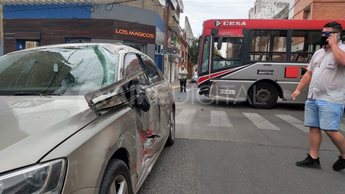 La circulación por la zona del macrocentro santafesino estuvo circunscripta a media calzada en la intersección de Lisandro de La Torre y 9 de Julio