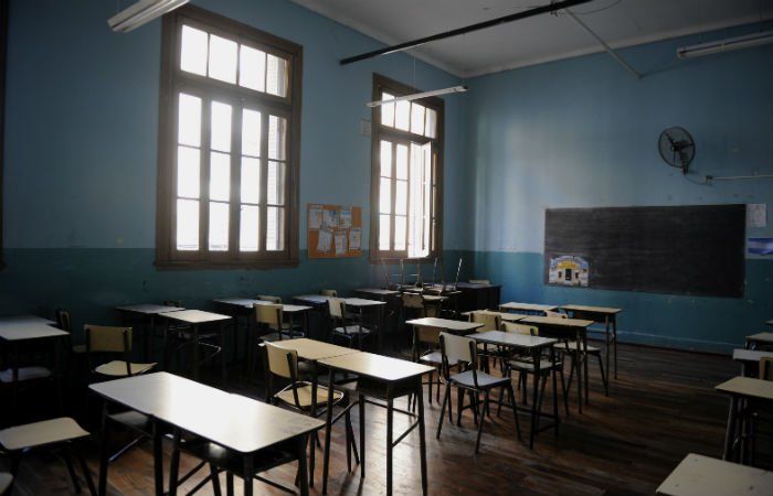 El Ministerio evalúa descontar a docentes los días no trabajados