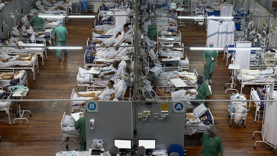 Hospitales colmados en Brasil.