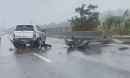 El auto quedó destruido tras chocar contra el guardarraíl en ruta nacional 168. Murió una joven de 28 años. Circular con precaución por la zona. El auto quedó destruido tras chocar contra el guardarraíl en ruta nacional 168. Murió una joven de 28 años. Circular con precaución por la zona.