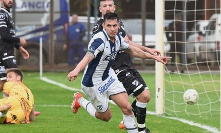 Agustín Lavezzi tiene todo acordado para ser refuerzo de San Miguel. Agustín Lavezzi tiene todo acordado para ser refuerzo de San Miguel.