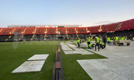 En Colón, comenzaron los trabajos de protección del campo de juego, de cara al show de La Renga. En Colón, comenzaron los trabajos de protección del campo de juego, de cara al show de La Renga.