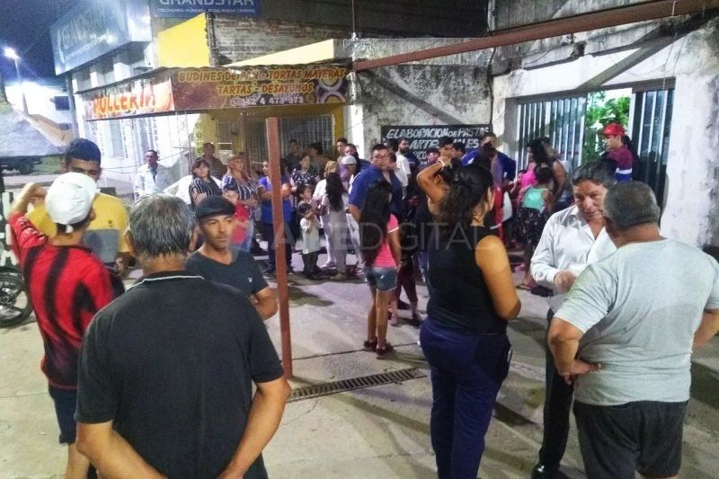 Familiares y vecinos del parrillero agredido exigen la detención de los golpeadores