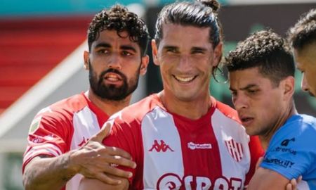 El insólito diálogo entre dos ex Unión tras la llegada de Dylan Gissi a River: Necesito un contacto... El insólito diálogo entre dos ex Unión tras la llegada de Dylan Gissi a River: Necesito un contacto...