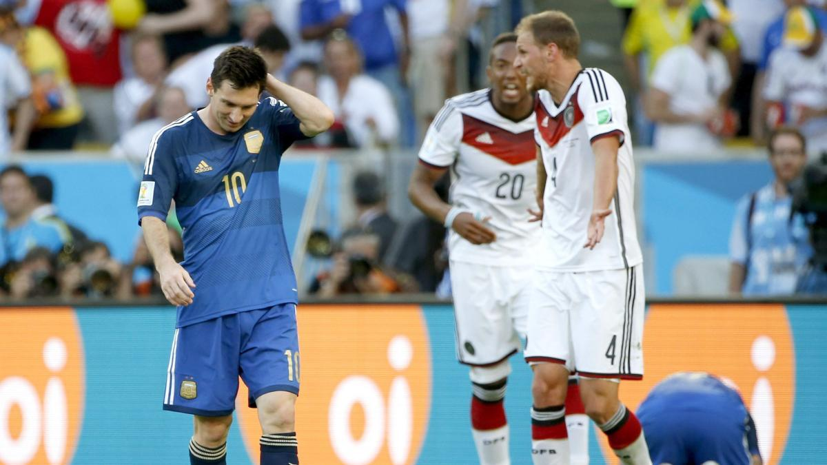 Qué decía la canción RACISTA que Alemania le dedicó en 2014 a los argentinos tras el Mundial de Brasil. Qué decía la canción RACISTA que Alemania le dedicó en 2014 a los argentinos tras el Mundial de Brasil.