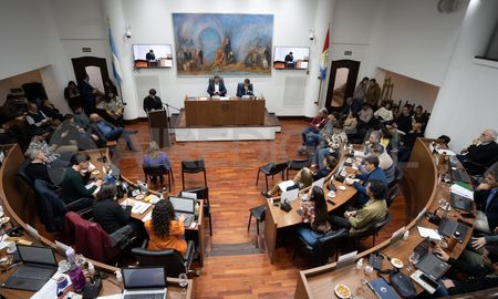 El Concejo Municipal de Santa Fe aprobó la ordenanza enviada por el Ejecutivo que establece las nuevas reglas para la actividad gastronómica y nocturna de la ciudad. El Concejo Municipal de Santa Fe aprobó la ordenanza enviada por el Ejecutivo que establece las nuevas reglas para la actividad gastronómica y nocturna de la ciudad.