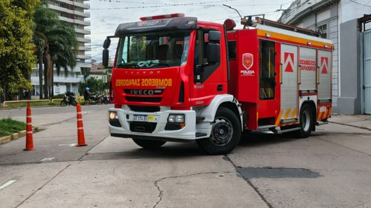 Los bomberos zapadores intervinieron en el accidente que ocurri&oacute; en Belgrano y Suipacha donde no hubo heridos.