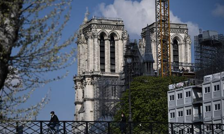 Violan a una turista en un baño público cerca de Notre Dame en París: el novio de la víctima atrapó al agresor y está detenido Violan a una turista en un baño público cerca de Notre Dame en París: el novio de la víctima atrapó al agresor y está detenido