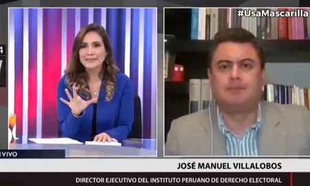 Una periodista trató de llevar tranquilidad mientras ocurría el sismo en Perú este martes a la noche. Una periodista trató de llevar tranquilidad mientras ocurría el sismo en Perú este martes a la noche.